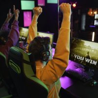 medium-shot-victorious-gamers-winning medium-shot-victorious-gamers-winning