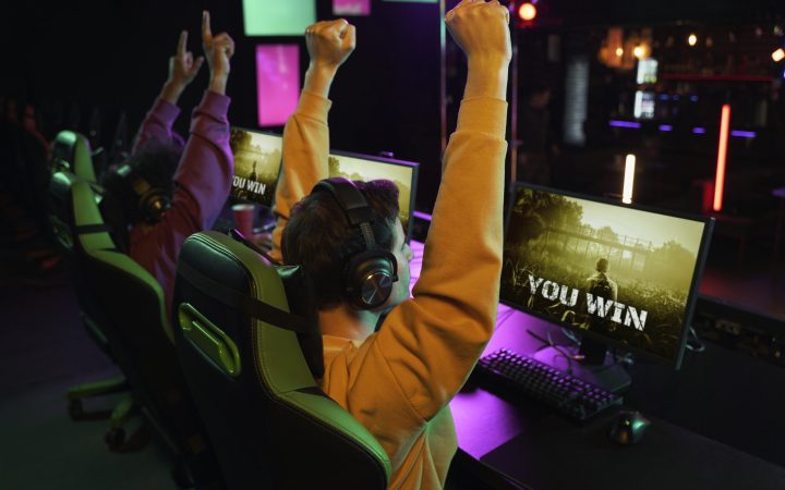 medium-shot-victorious-gamers-winning
